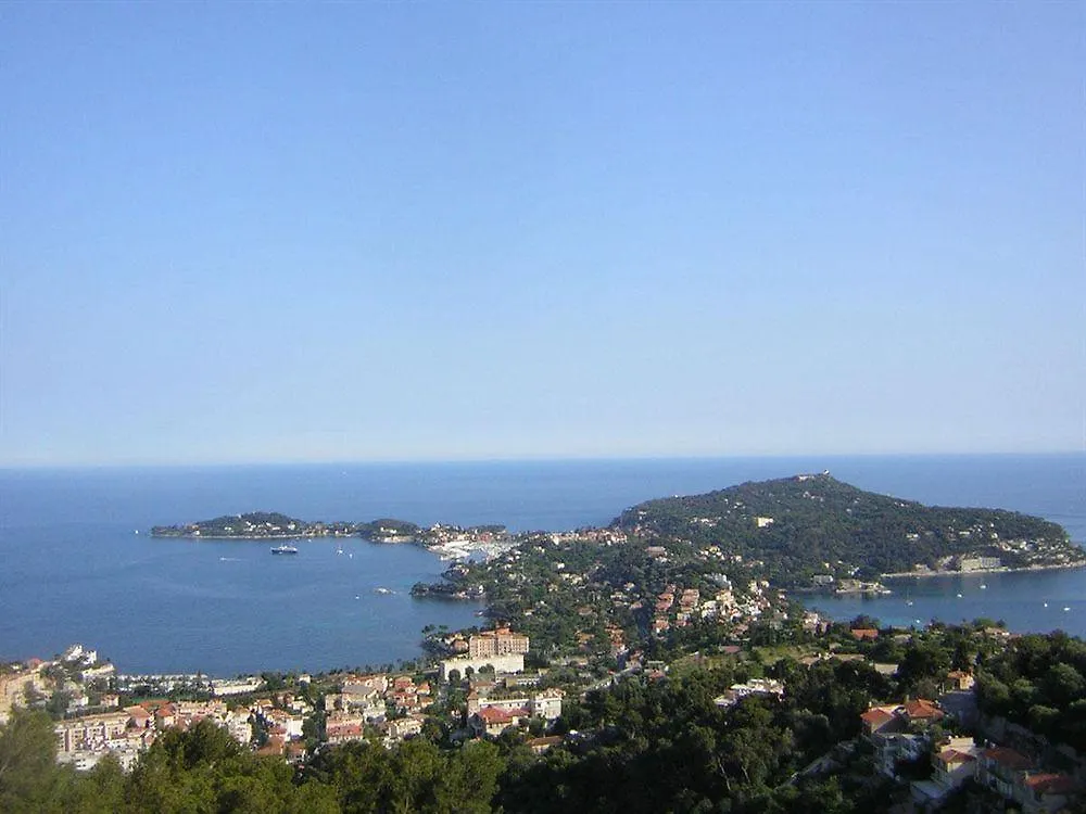 Hôtel Comté de Nice Beaulieu-sur-Mer 3*,