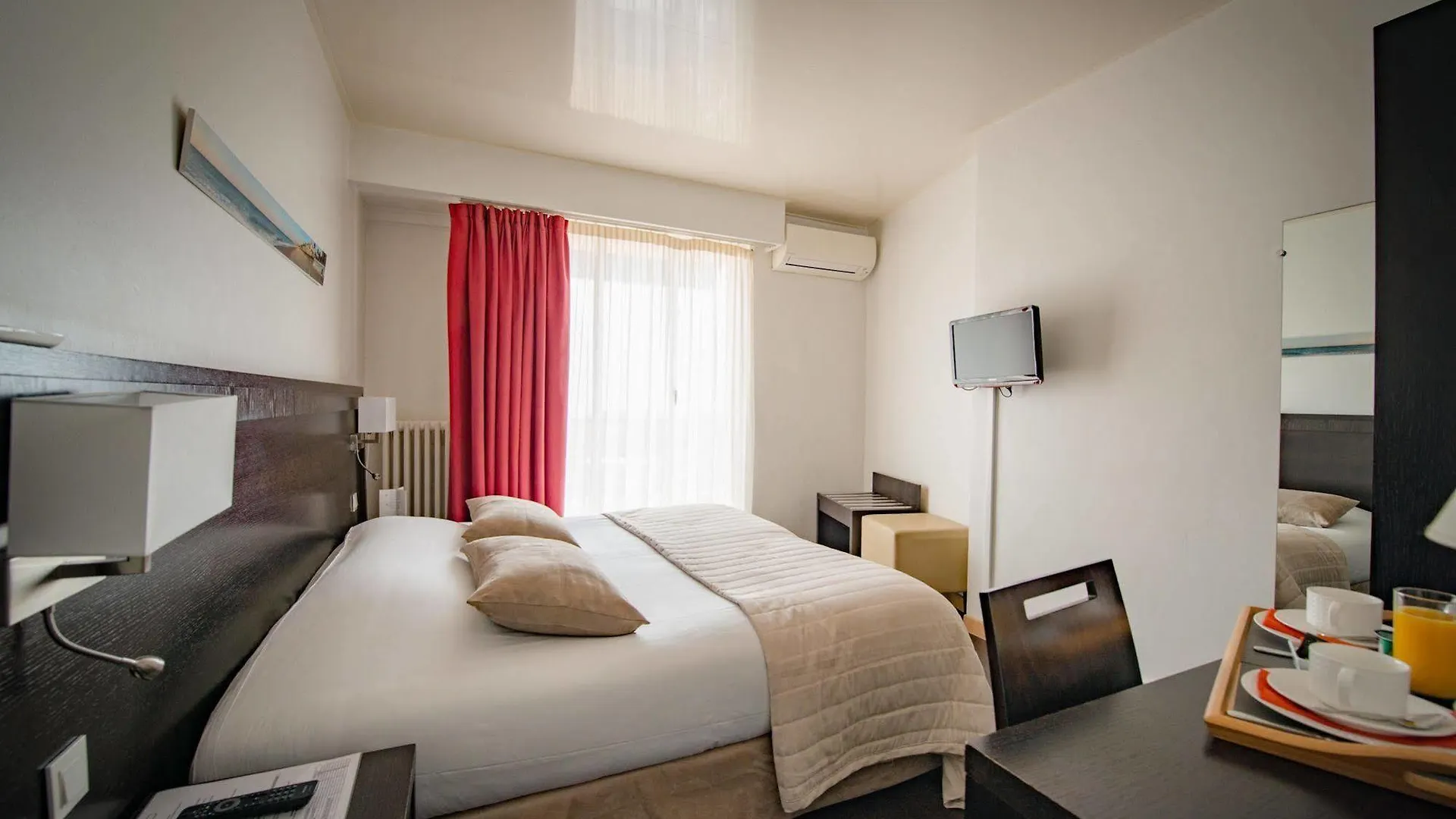 Hôtel Comté de Nice Beaulieu-sur-Mer 3*,